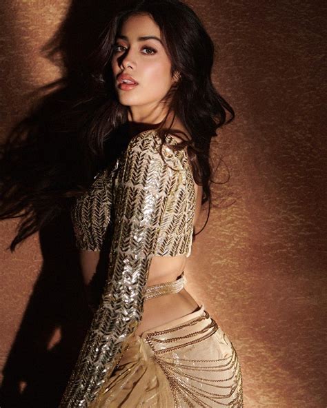 Janhvi Kapoor Is Perfect Mix Of Sweet And Sexy Take A Look At Divas Lush Pictures News18