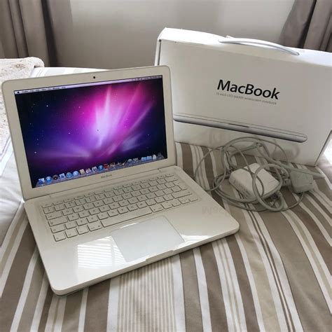Apple Macbook White 2009 133” Screen Laptop Runs Perfectly In