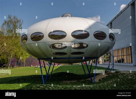 the futuro house looks more like an alien spacecraft than a building designed by finnish