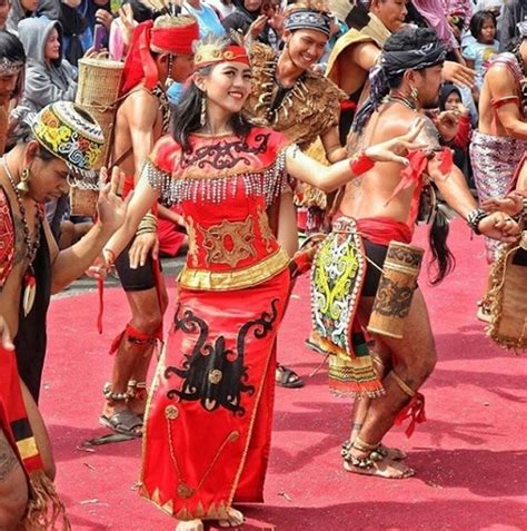 Pakaian Adat Di Kalimantan Barat Pariwisata Indonesia