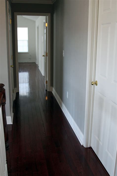 Chair rail molding is a great way to add some dimensional style to a room. Some Molding Love | the lil house that could