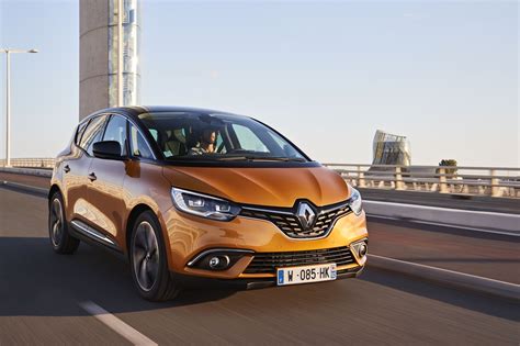 Renault Scenic 2016 review gallery | Carbuyer