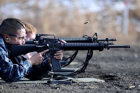 American M16 Vs Russian Ak47 Pak Guns The Key To Knowlege