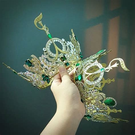 Miss Grand International Crowns Vương Miện