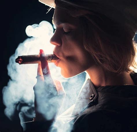 Top Hot Female Smoking Cigar The Cigarmonkeys