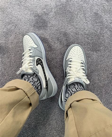 I love mixing together different worlds, different ideas, and jordan brand and maison dior are both emblematic of absolute excellence in their fields, said dior. Dior x Nike Air Jordan 1 Low OG | Alle Release-Infos ...