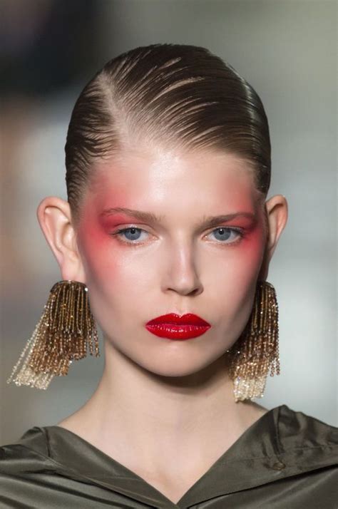 5 Common Mistakes Youre Making When Applying Blush Catwalk Makeup