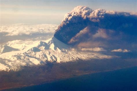 Pavlof Volcano Erupts Covers 400 Miles Of Alaska In Ash Nbc News