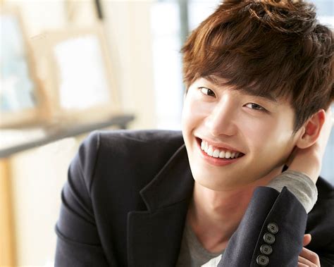 Интервью для журнала «arena homme+» (2019). Lee jong suk Family - Parents, Wife, Bio, Wiki, Networth ...