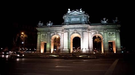 Fotocasion es distribuidor autorizado de canon, sony, nikon, fujifilm, olympus, pentax, profoto, hasselblad, leica , gopro y zeiss entre. Madrid, la capital de España