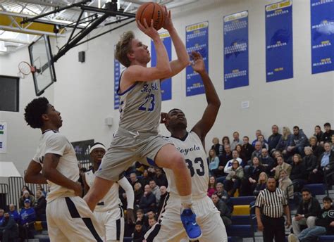 Detroit Catholic Central Survives Second Half Surge From Loyola In Chsl