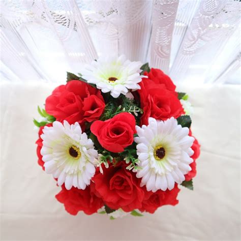 Berbagai macam buket bunga dapat dipilih seperti buket bunga mawar, bunga daisy, bunga lily, atau mixed dari berbagai jenis bunga. Jual Buket bunga mawar merah bunga matahari putih di lapak ...