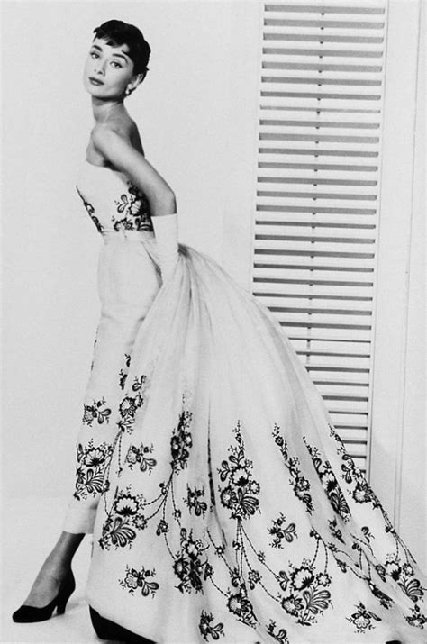 Audrey Hepburns Looks And Fashion Photos