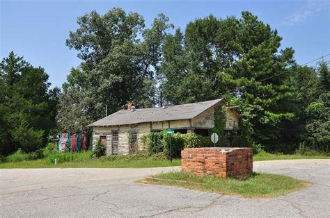 Omaha Ga Town Well In Middle Of Street Stewart County Abandoned Country