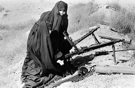 تصاویر زنان در جبهه‌های جنگ