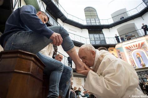 Jesus, the lordly who gave up his seat; Pope to celebrate Holy Thursday with prisoners