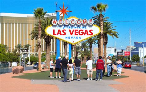 Welcome To Fabulous Las Vegas Sign Designer Dies At 91