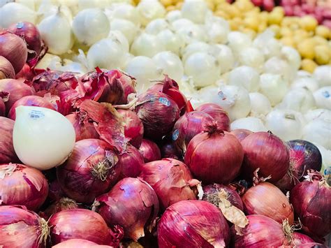 Types of onions: Red vs Brown vs White onions | myfoodbook | The ...