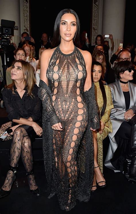 Most Shocking Red Carpet Dresses Ever Ynetnews Kim Kardashian Balmain Kim And Kourtney