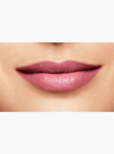 It comes with a luminous shine finish. Mary Kay® Gel Semi-Shine Lipstick | Raspberry Ice
