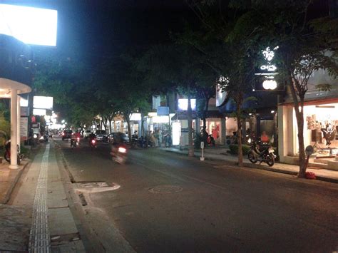 Foto Foto Perjalanan Jalan Raya Seminyak Bali Di Malam Hari