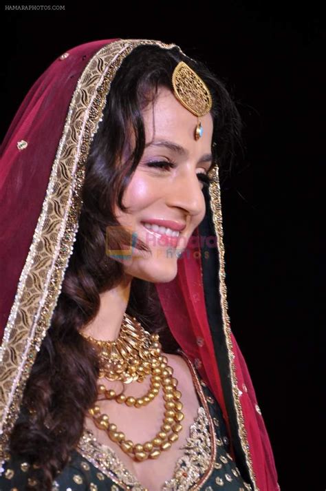 Amisha Patel Walk The Ramp For Rocky S Show At Amby Valley India Bridal