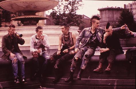 Punks In Piccadilly London 1984 Punk London Vintage