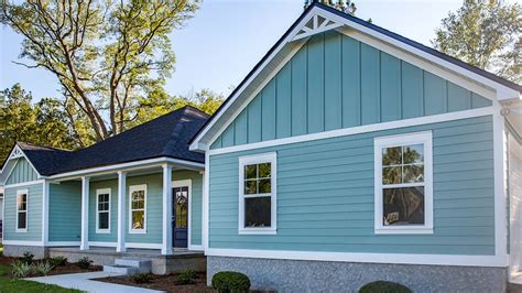 Choosing The Right Vinyl Siding Color Combinations For Your Home