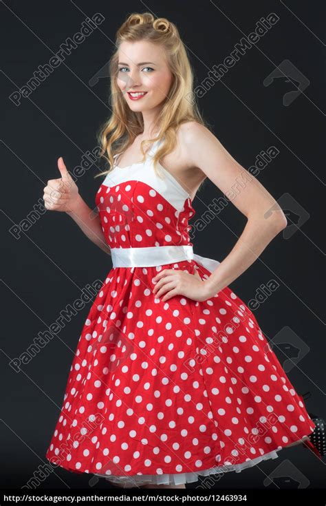Auch ein rockabilly hochzeitskleid weist die typischen merkmale der rockabilly mode auf, die bei ihren anhängern so beliebt ist. Frau im Rockabilly Style - Stock Photo - #12463934 ...