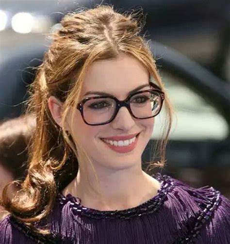 imagem de anne hathaway glasses and actress beauty old hollywood glamour style