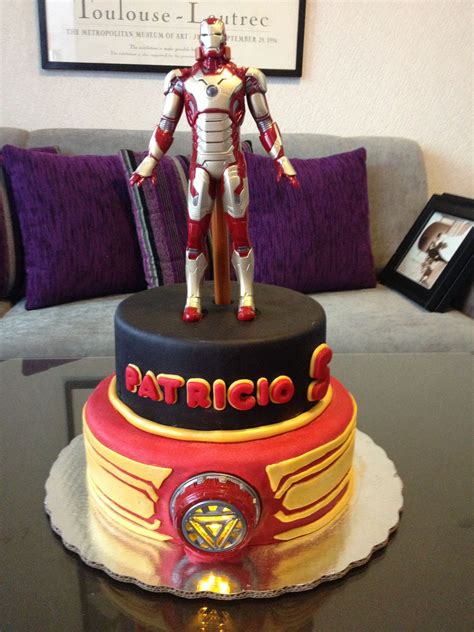 Iron man birthday cake with glowing hand. Pastel de chocolate Iron Man!!!! By fiestas de fantasía ...