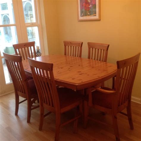 dining table seats    extendable