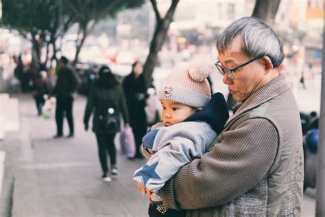 老人带孙天经地义？其实索要“带孙费”合理合法凤凰网