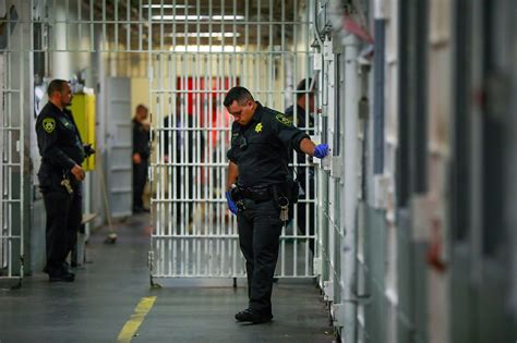 Worried SF's jail could fail in the Big One, Breed orders inmates moved