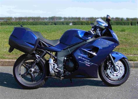 805 mm / 31.7 in. 2010 Triumph Sprint ST 1050: pics, specs and information ...