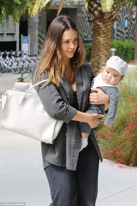 Jessica Alba Glows While Carrying Five Month Old Son Hayes To Work Jessica Alba Jessica Alba