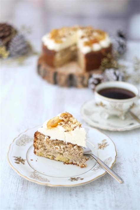 Ein einfaches rezept, das gut vorzubereiten ist. Saftiger Bananen,Ananas,Kokos Kuchen mit Frischkäse Frosting