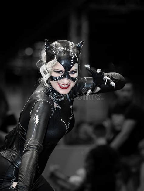 Costume De Fille Portraitiste De Catwoman Cosplay Photo éditorial