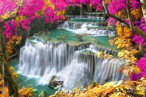 Foto De Beauty In Nature Beautiful Waterfall Flowing Of Water With
