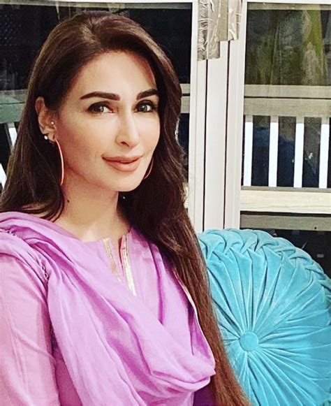 Reema Khan Looks Elegantly Beautiful In Latest Pictures Reviewitpk