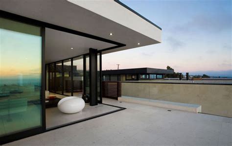 Minimalist Beach House With Amazing Panoramic View Designtodesign