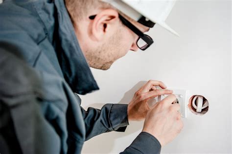 How To Avoid Choosing The Wrong Tradesperson For Your Home Improvements