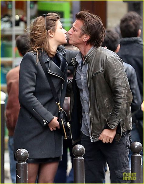 sean penn and adele exarchopoulos say goodbye with a kiss in paris photo 3076507 adele