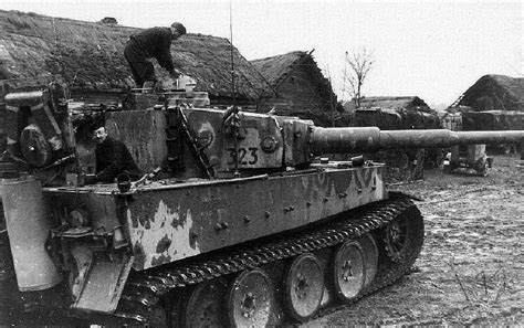 타이거 1 전차와 우크라이나의 농가 초가집 WW2 German 3rd SS Panzer Division Tiger 1 Tank