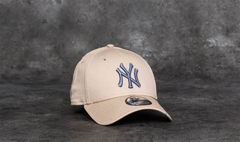 Strapback New Era 9forty League Essential New York Yankees Cap Camel