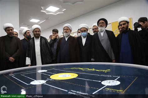 بازدید جمعی از مسئولان حوزوی از نمایشگاه مسجد جامعه پرداز عکس