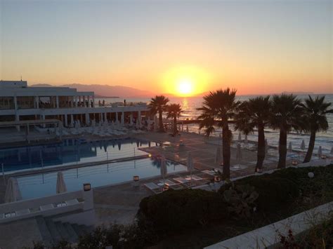 Sonnenuntergang Mit Blick Auf Den Pool Grecotel Luxury Resort White