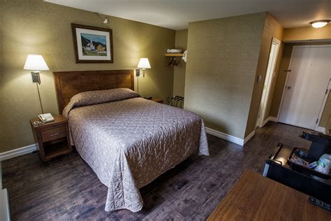 Standard Room One Queen Size Bed Marystown Hotel