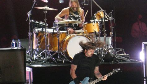 Foo Fighters Re Open California With Intimate Show For Vaccinated Fans