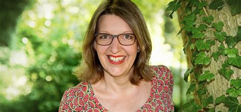 Kaufe dieses lizenzfreie stock foto zum thema same sane frau langzeitbelichtung mehrfachbelichtung bewegung auf photocase zur nutzungs für redaktionelle und gewerbliche. Frisörin Frau Susanne - Ihre Naturfrisörin